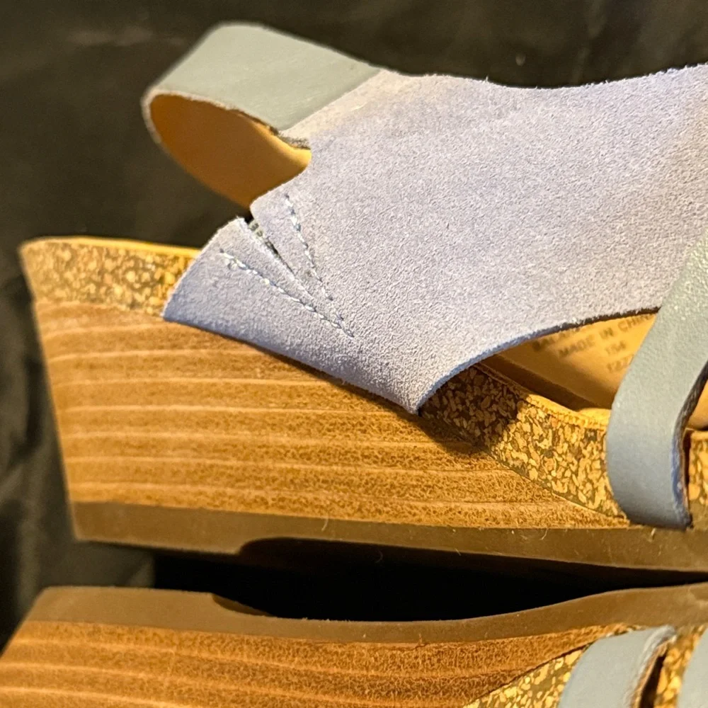 Hartie Round Toe Stacked wedge Heel Dress Sandals blue suede size 8.5 NWOT